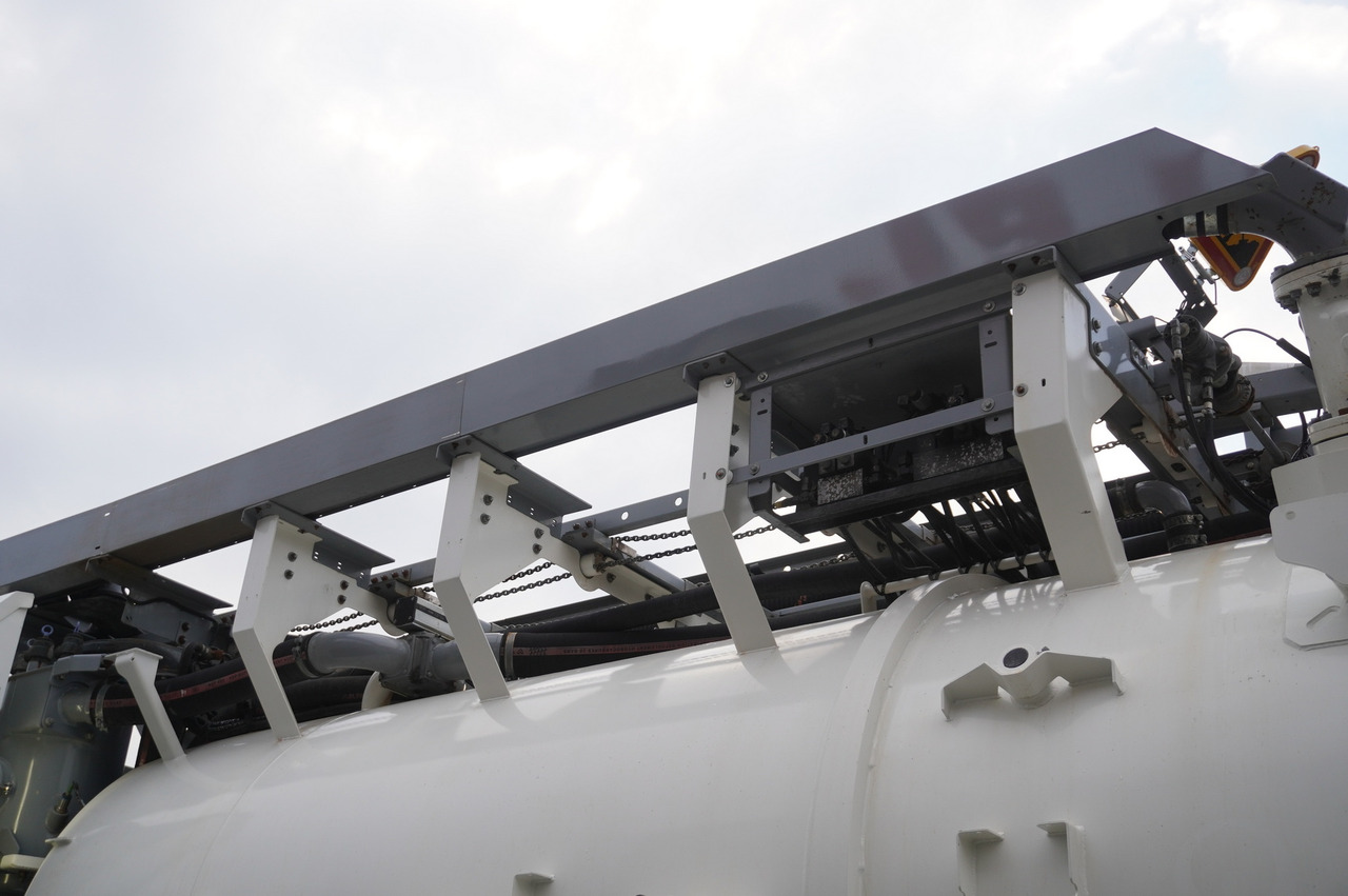 Asenizatorius MAN TGS 26.360 E6 / RIVARD sewage cleaner 18 m3 / 180 tho. km / steering axle / 2 units: foto 14