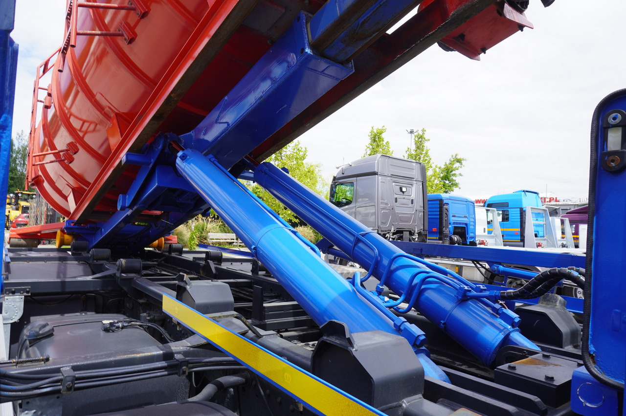 Srutovežis MAN TGS 35.400 8 × 4 E5 / HYVA HOOK LIFT 32.56 SE / Septic barrel 13000 L: foto 13