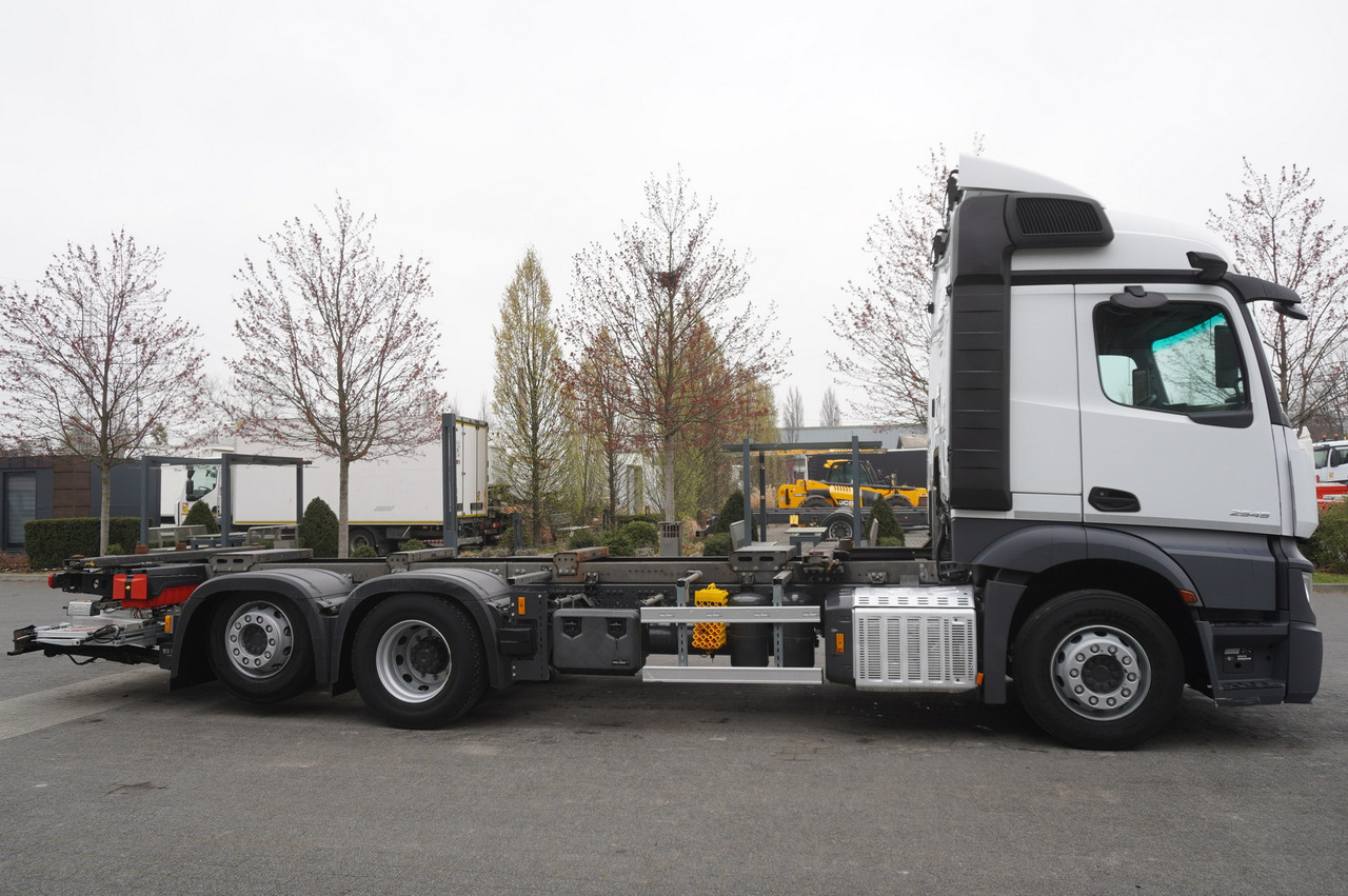 MERCEDES-BENZ Actros 2545 6×2 MP5 / ADR / several units - Konteineris-vežimus/ Sukeisti kūną sunkvežimis: foto 2 MERCEDES-BENZ Actros 2545 6×2 MP5 / ADR / several units - Konteineris-vežimus/ Sukeisti kūną sunkvežimis: foto 2