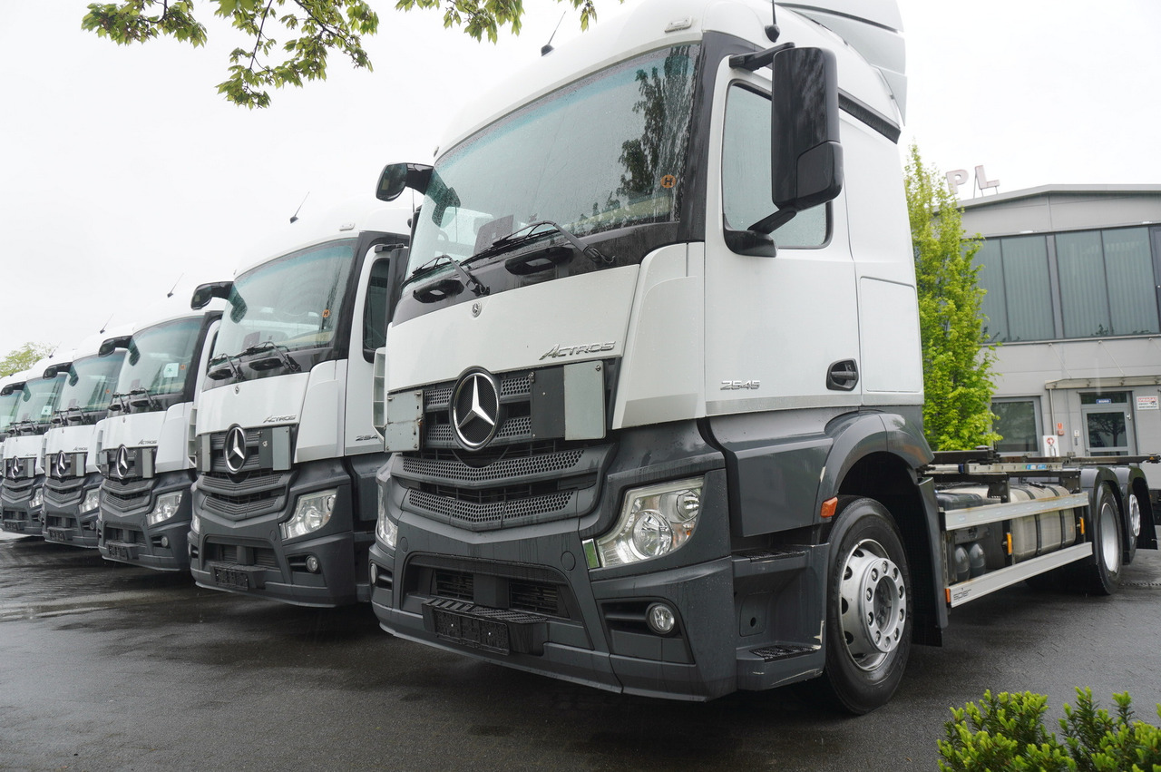 MERCEDES-BENZ Actros 2545 6×2 MP5 / FULL ADR / 12 units - Konteineris-vežimus/ Sukeisti kūną sunkvežimis: foto 3 MERCEDES-BENZ Actros 2545 6×2 MP5 / FULL ADR / 12 units - Konteineris-vežimus/ Sukeisti kūną sunkvežimis: foto 3