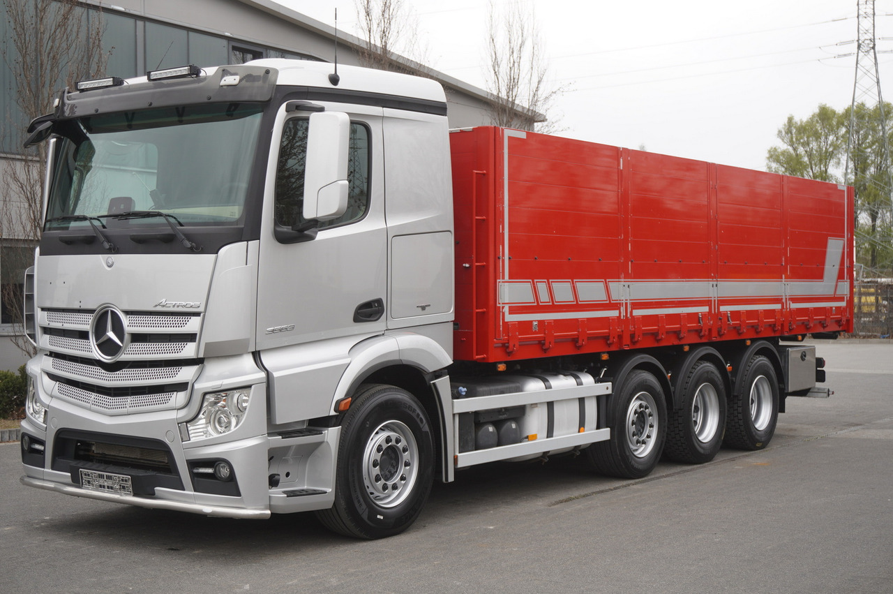 MERCEDES-BENZ Actros 3563 8x4 / Tipper for grain 20 t load capacity - Platforminis/ Bortinis sunkvežimis: foto 2 MERCEDES-BENZ Actros 3563 8x4 / Tipper for grain 20 t load capacity - Platforminis/ Bortinis sunkvežimis: foto 2