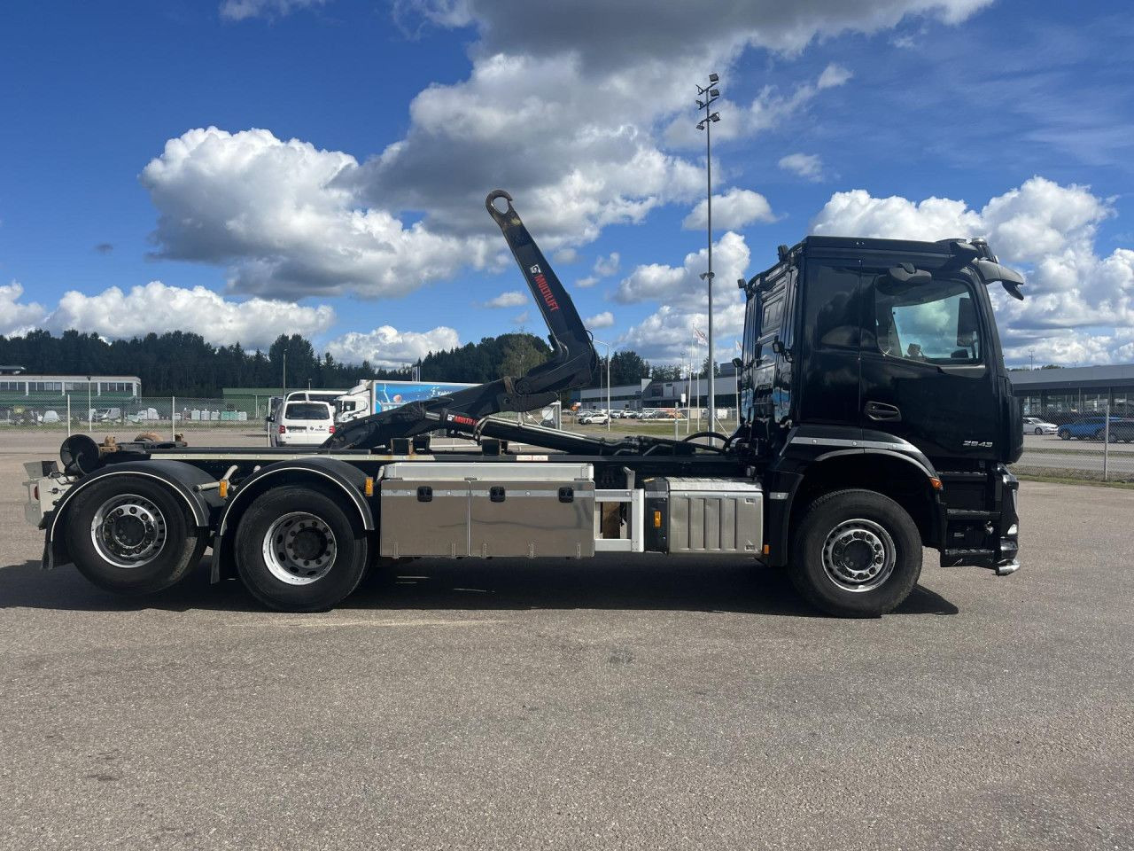 MERCEDES-BENZ Arocs 2543 6x2*4 / 21t Hooklift HIAB ULT21Z56 / 2022 - Hook-lift sunkvežimis: foto 4 MERCEDES-BENZ Arocs 2543 6x2*4 / 21t Hooklift HIAB ULT21Z56 / 2022 - Hook-lift sunkvežimis: foto 4