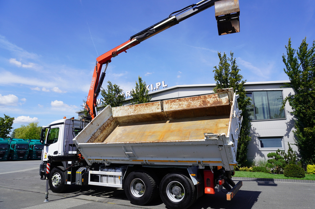 MERCEDES-BENZ Arocs 2636 / 6x4 / HDS Fassi / 3-Way Tipper / Bortmatic - Sunkvežimis su kranu: foto 3 MERCEDES-BENZ Arocs 2636 / 6x4 / HDS Fassi / 3-Way Tipper / Bortmatic - Sunkvežimis su kranu: foto 3
