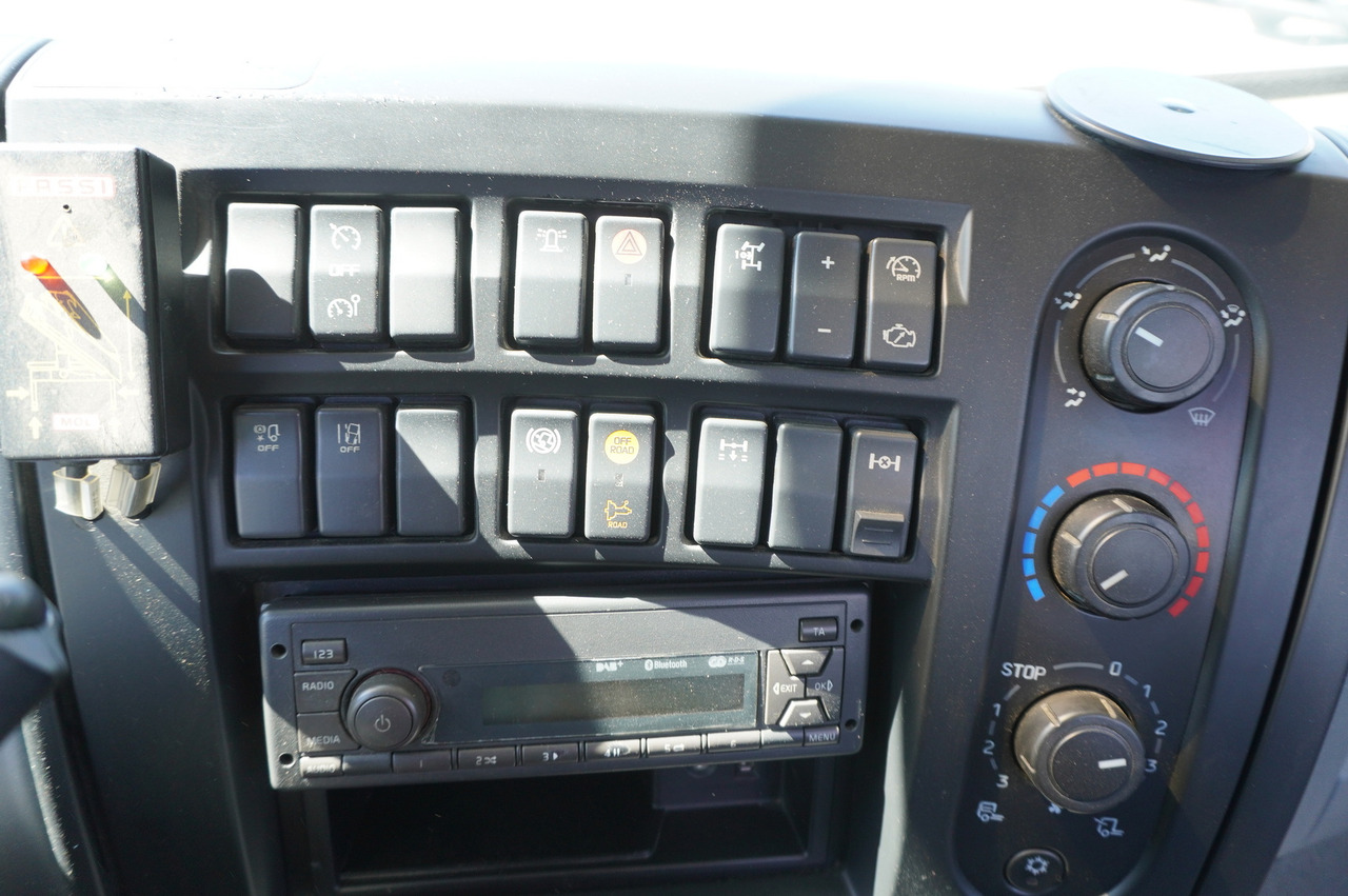 Platforminis/ Bortinis sunkvežimis, Sunkvežimis su kranu RENAULT C280 DTI 8 / FASSI crane 5.6 T / range 8 m / Flatbed 15 EPAL: foto 19