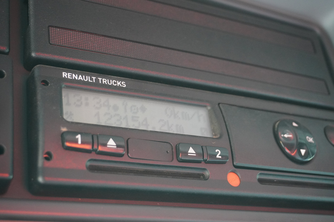 RENAULT K380 6×4 / FASSI F175 crane 7.85 t / 120 thousand km! / 2-sided tipper - Sunkvežimis su kranu: foto 2 RENAULT K380 6×4 / FASSI F175 crane 7.85 t / 120 thousand km! / 2-sided tipper - Sunkvežimis su kranu: foto 2