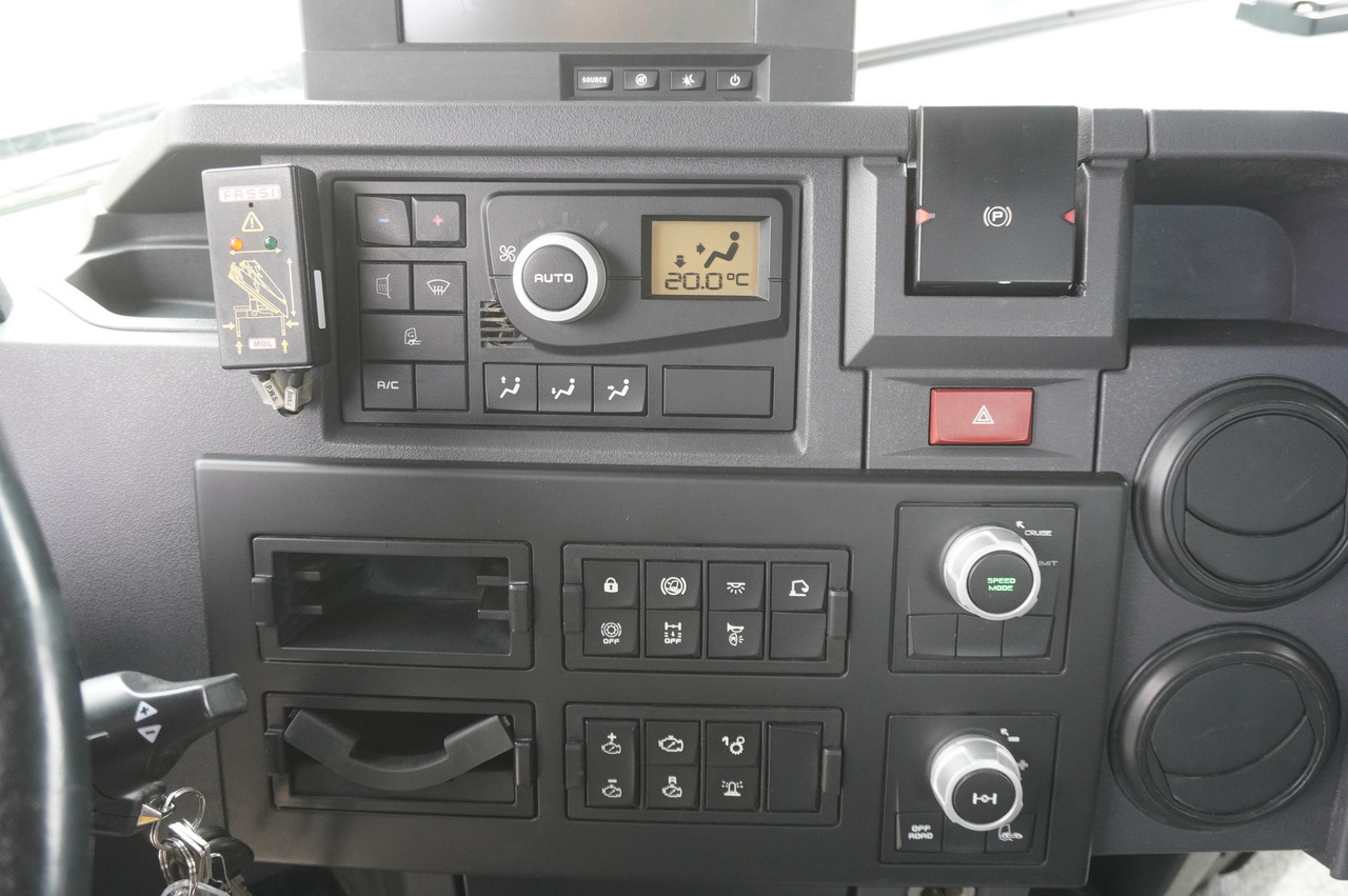 Platforminis/ Bortinis sunkvežimis, Sunkvežimis su kranu RENAULT K380 6x4 / FASSI F175 crane 7.85 t / 120 thousand km: foto 19