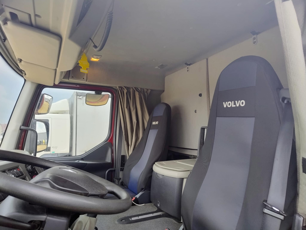 RENAULT Midlum 300 / Curtain 18 EPAL / Sleeping cab - Tentinis sunkvežimis: foto 4 RENAULT Midlum 300 / Curtain 18 EPAL / Sleeping cab - Tentinis sunkvežimis: foto 4