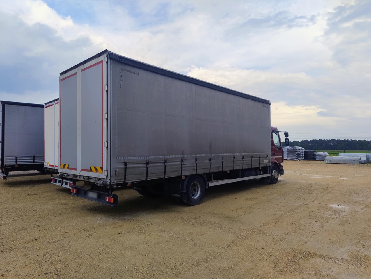 RENAULT Midlum 300 / Curtain 18 EPAL / Sleeping cab - Tentinis sunkvežimis: foto 3 RENAULT Midlum 300 / Curtain 18 EPAL / Sleeping cab - Tentinis sunkvežimis: foto 3