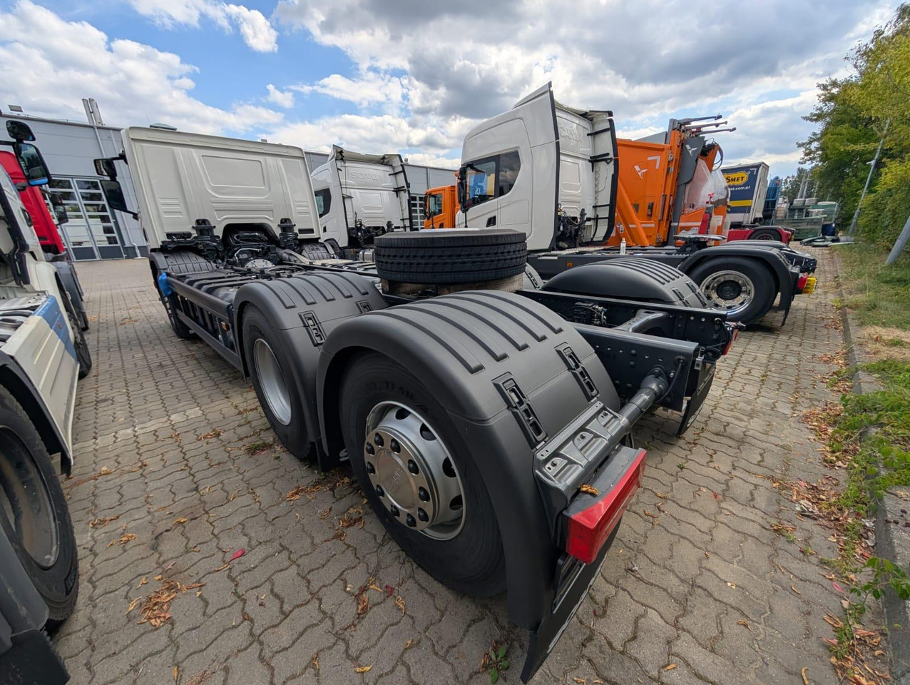 SCANIA P 340 B6x2*4NA / chassis frame / steering axle / CNG - Šiukšliavežis: foto 4 SCANIA P 340 B6x2*4NA / chassis frame / steering axle / CNG - Šiukšliavežis: foto 4