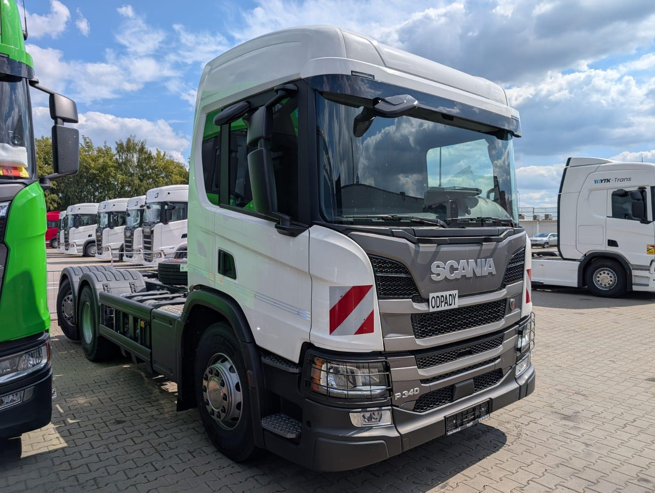 SCANIA P 340 B6x2*4NA / chassis frame / steering axle / CNG / large cab / 8 units - Šiukšliavežis: foto 2 SCANIA P 340 B6x2*4NA / chassis frame / steering axle / CNG / large cab / 8 units - Šiukšliavežis: foto 2