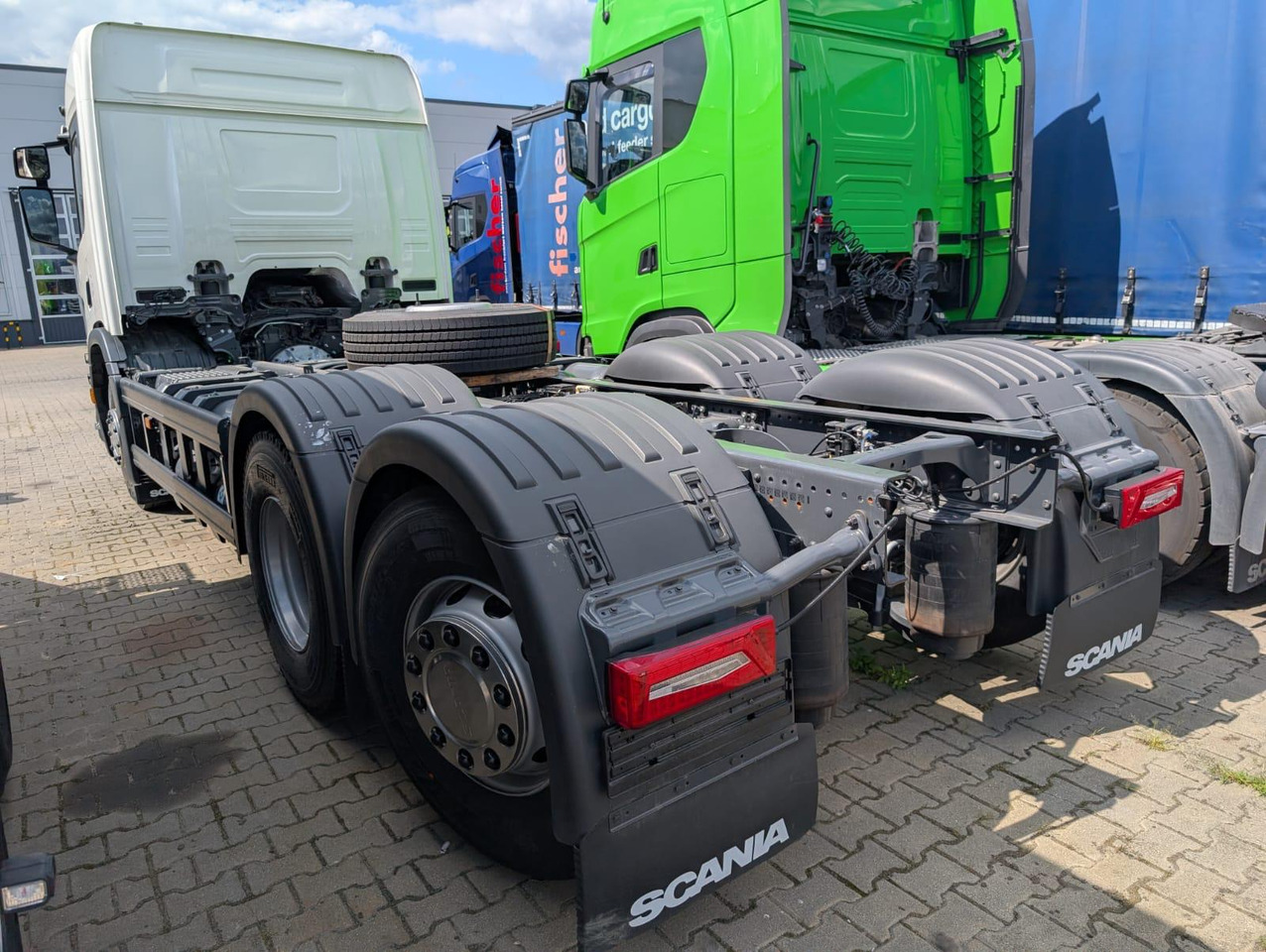 SCANIA P 340 B6x2*4NA / chassis frame / steering axle / CNG / large cab / 8 units - Važiuoklės sunkvežimis: foto 4 SCANIA P 340 B6x2*4NA / chassis frame / steering axle / CNG / large cab / 8 units - Važiuoklės sunkvežimis: foto 4