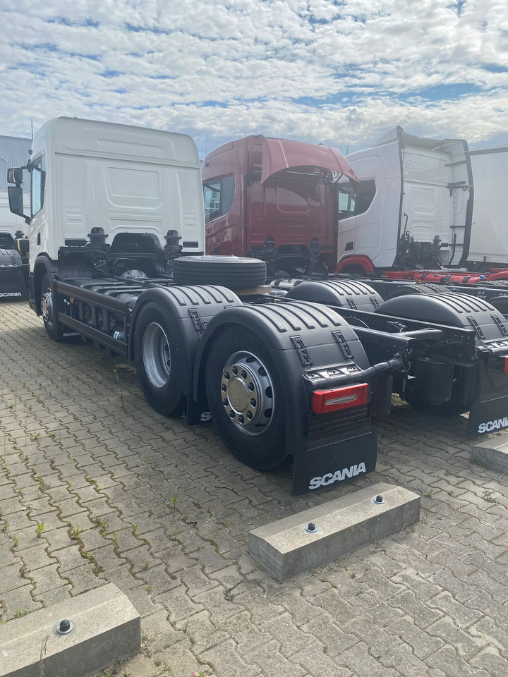 SCANIA P 340 B6x2*4NA / chassis frame / steering axle / CNG / large cab / 8 units - Važiuoklės sunkvežimis: foto 3 SCANIA P 340 B6x2*4NA / chassis frame / steering axle / CNG / large cab / 8 units - Važiuoklės sunkvežimis: foto 3