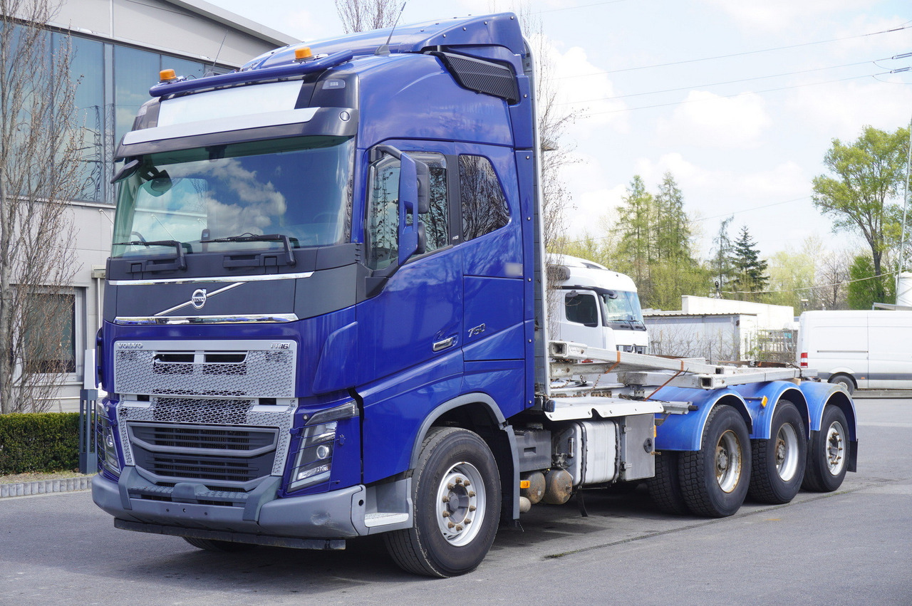VOLVO FH16 750 8x4 / 750 HP! / 20 t load capacity / stanchion superstructure - Važiuoklės sunkvežimis: foto 4 VOLVO FH16 750 8x4 / 750 HP! / 20 t load capacity / stanchion superstructure - Važiuoklės sunkvežimis: foto 4