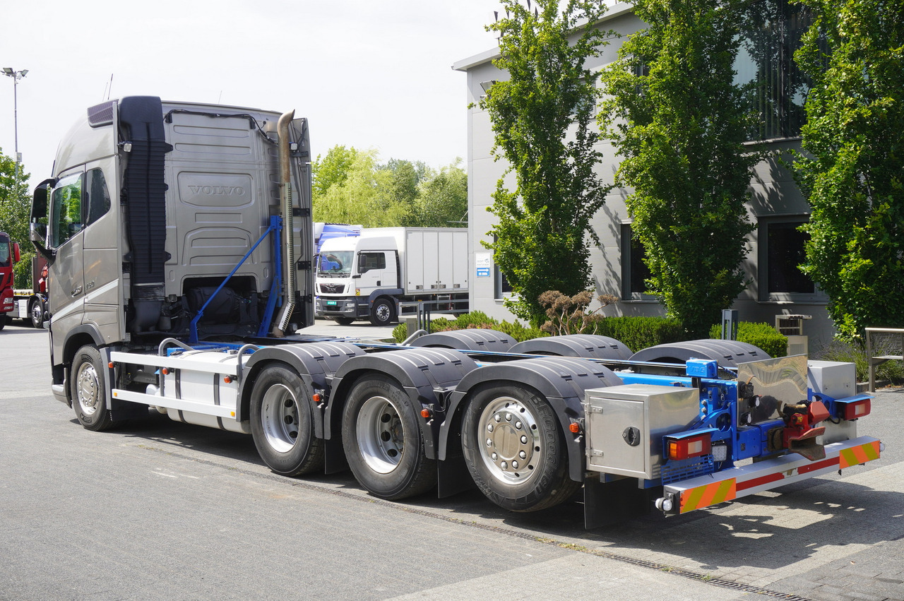 VOLVO FH16 750 8x4x4 / 750 HP! / Frame 685 cm / Steered 4th axle - Važiuoklės sunkvežimis: foto 4 VOLVO FH16 750 8x4x4 / 750 HP! / Frame 685 cm / Steered 4th axle - Važiuoklės sunkvežimis: foto 4