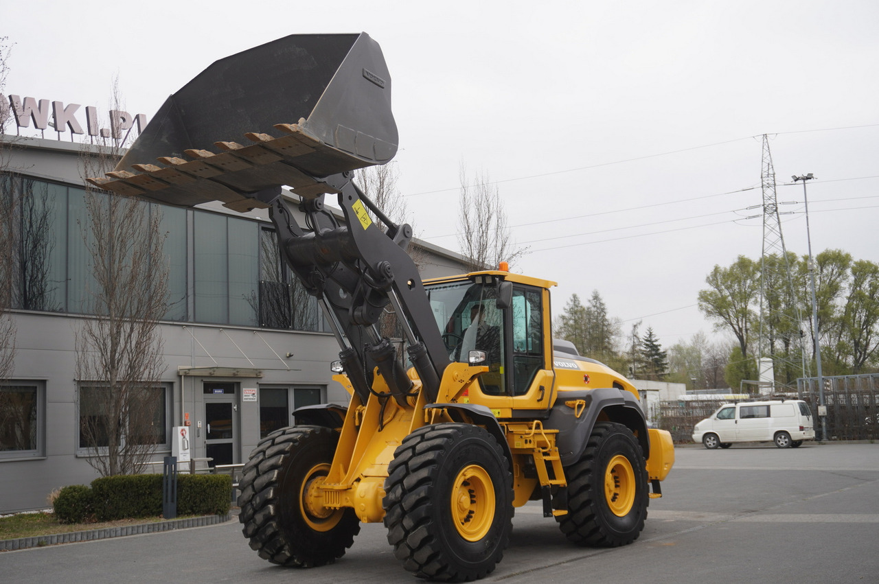 VOLVO L120H - Ratinis krautuvas: foto 2 VOLVO L120H - Ratinis krautuvas: foto 2