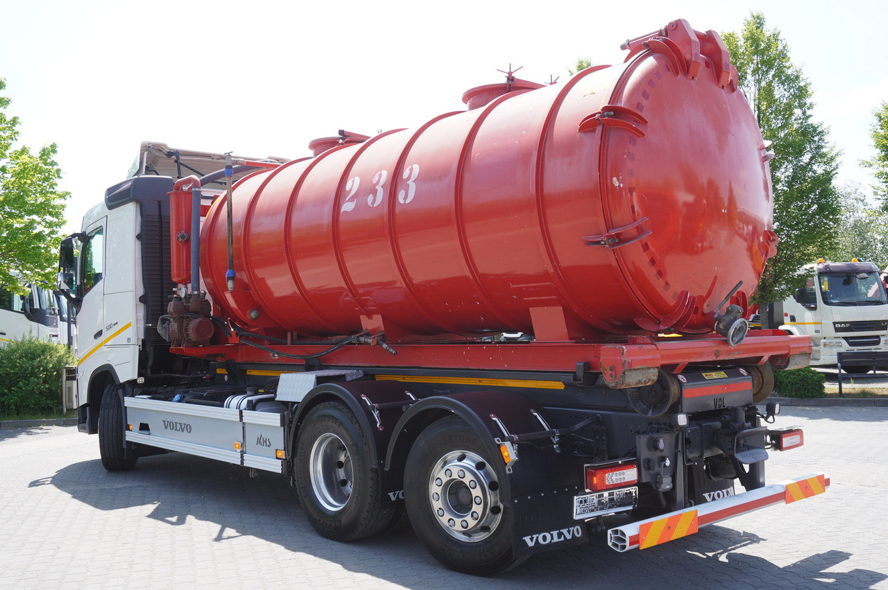 VOLVO Volvo FH 500 / Septic barrel 13000 l / Hook lift 21 t / 2022 / 3rd axle steered / 2 units - Srutovežis: foto 5 VOLVO Volvo FH 500 / Septic barrel 13000 l / Hook lift 21 t / 2022 / 3rd axle steered / 2 units - Srutovežis: foto 5