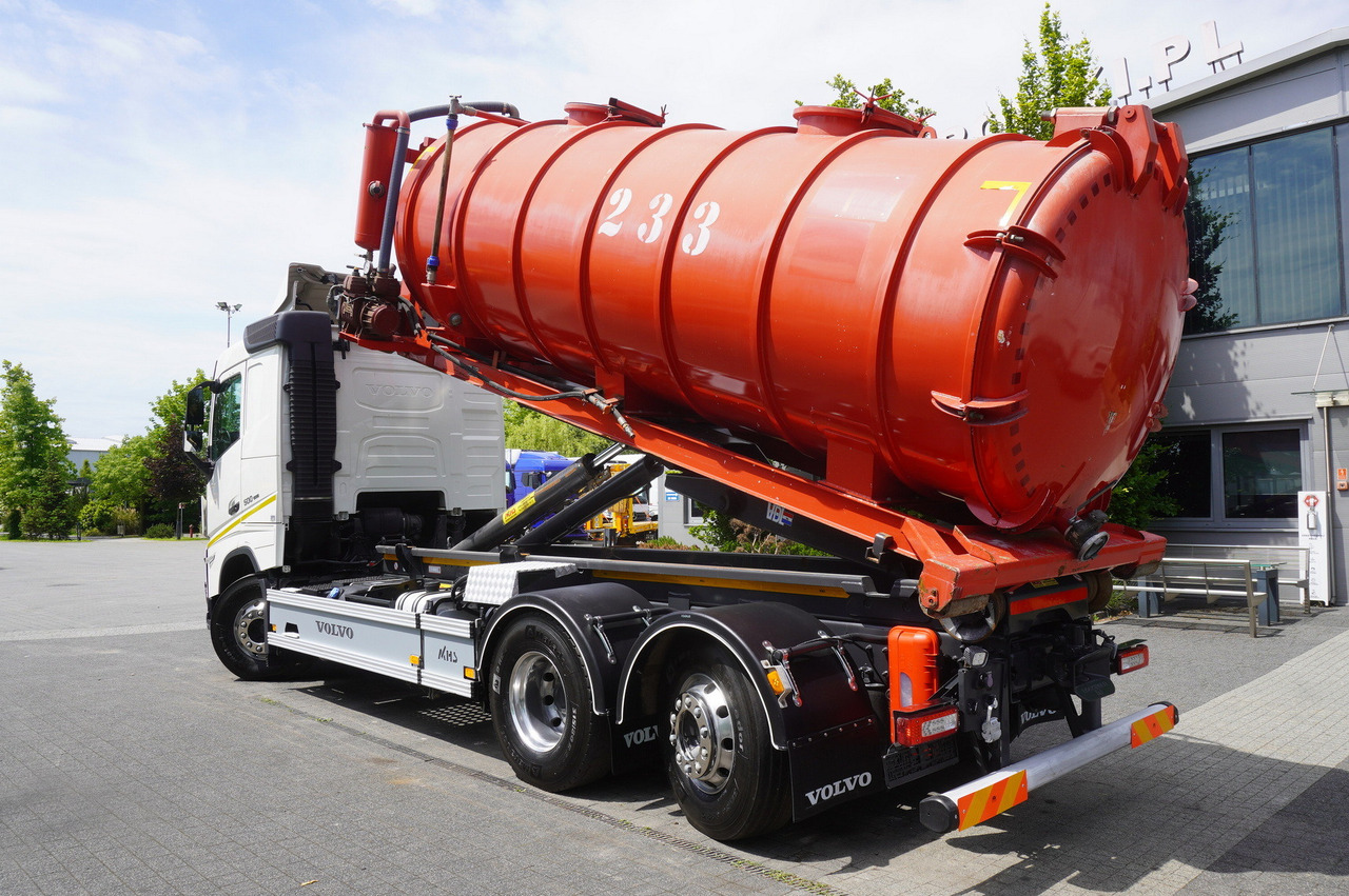 VOLVO Volvo FH 500 / Septic barrel 13000 l / Hook lift 21 t / 2022 / 3rd axle steered / 2 units - Srutovežis: foto 5 VOLVO Volvo FH 500 / Septic barrel 13000 l / Hook lift 21 t / 2022 / 3rd axle steered / 2 units - Srutovežis: foto 5