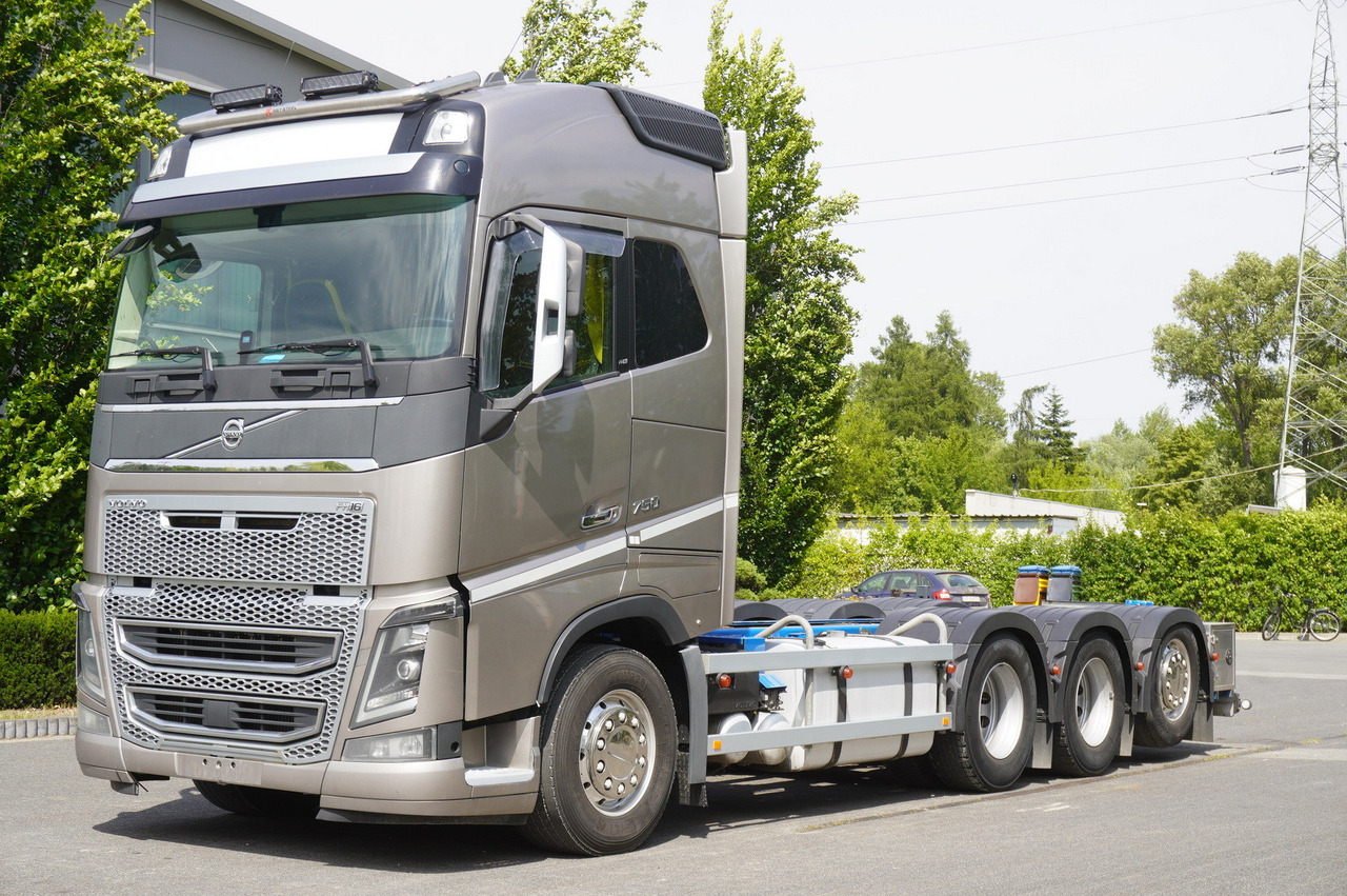 VOLVO Volvo FH16 750 8x4x4 / 750 HP! / Frame 685 cm / Steered 4th axle - Sunkvežimis su kranu: foto 2 VOLVO Volvo FH16 750 8x4x4 / 750 HP! / Frame 685 cm / Steered 4th axle - Sunkvežimis su kranu: foto 2