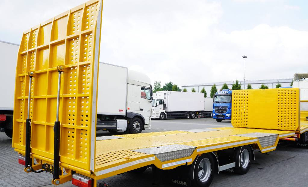 WECON trailer with a new tow truck body y.2023 - Žemo profilio platforma priekaba: foto 1 WECON trailer with a new tow truck body y.2023 - Žemo profilio platforma priekaba: foto 1