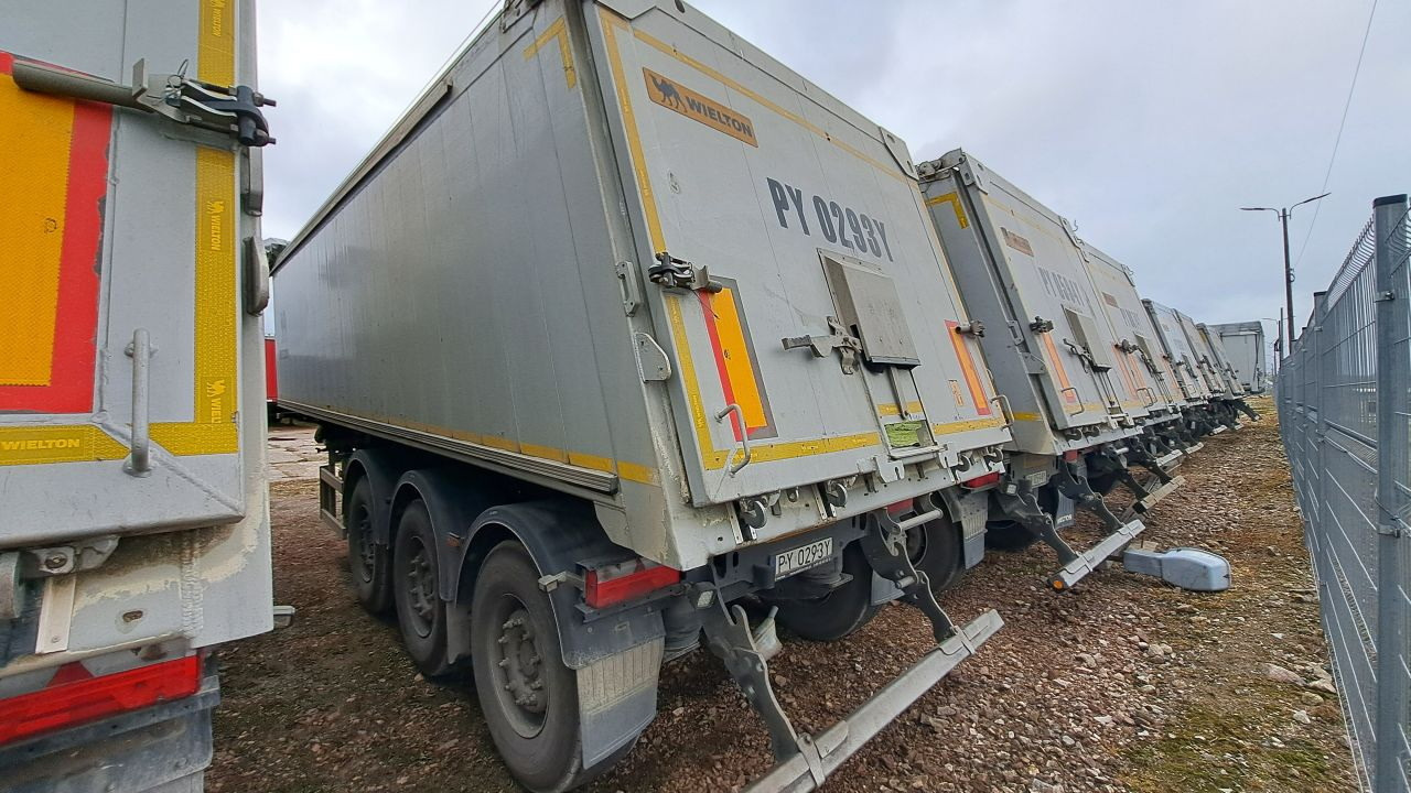 WIELTON NW-3 / weight 6.2 t / capacity 38m3 / Electrically folded roof / Teflon / 20 units, 2022 - Savivartis puspriekabė: foto 4 WIELTON NW-3 / weight 6.2 t / capacity 38m3 / Electrically folded roof / Teflon / 20 units, 2022 - Savivartis puspriekabė: foto 4