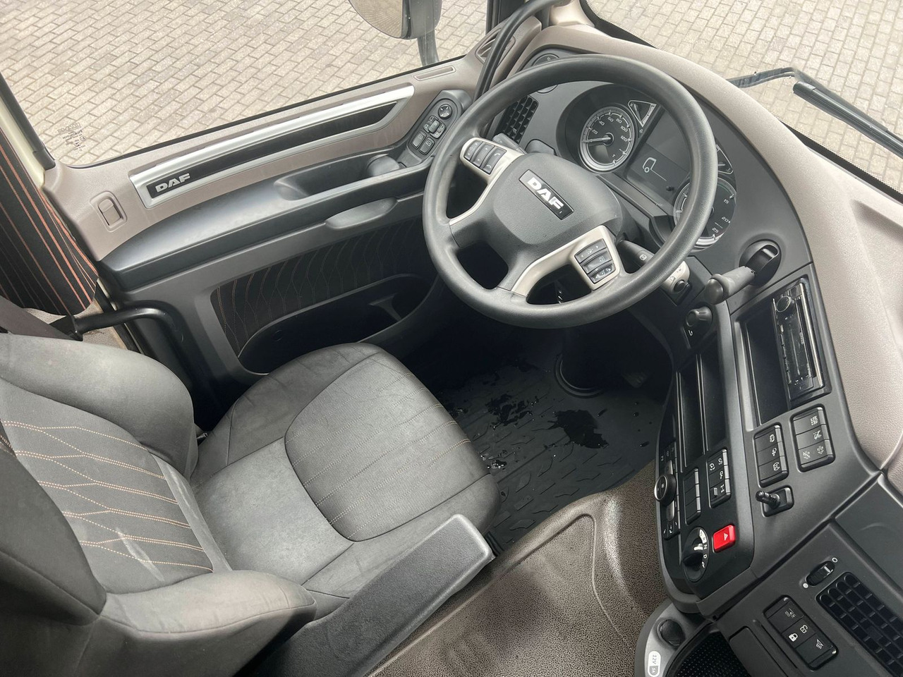 DAF XF 480 FT SSC LowDeck MX-Engine Brake Standklima - Vilkikas: foto 5 DAF XF 480 FT SSC LowDeck MX-Engine Brake Standklima - Vilkikas: foto 5