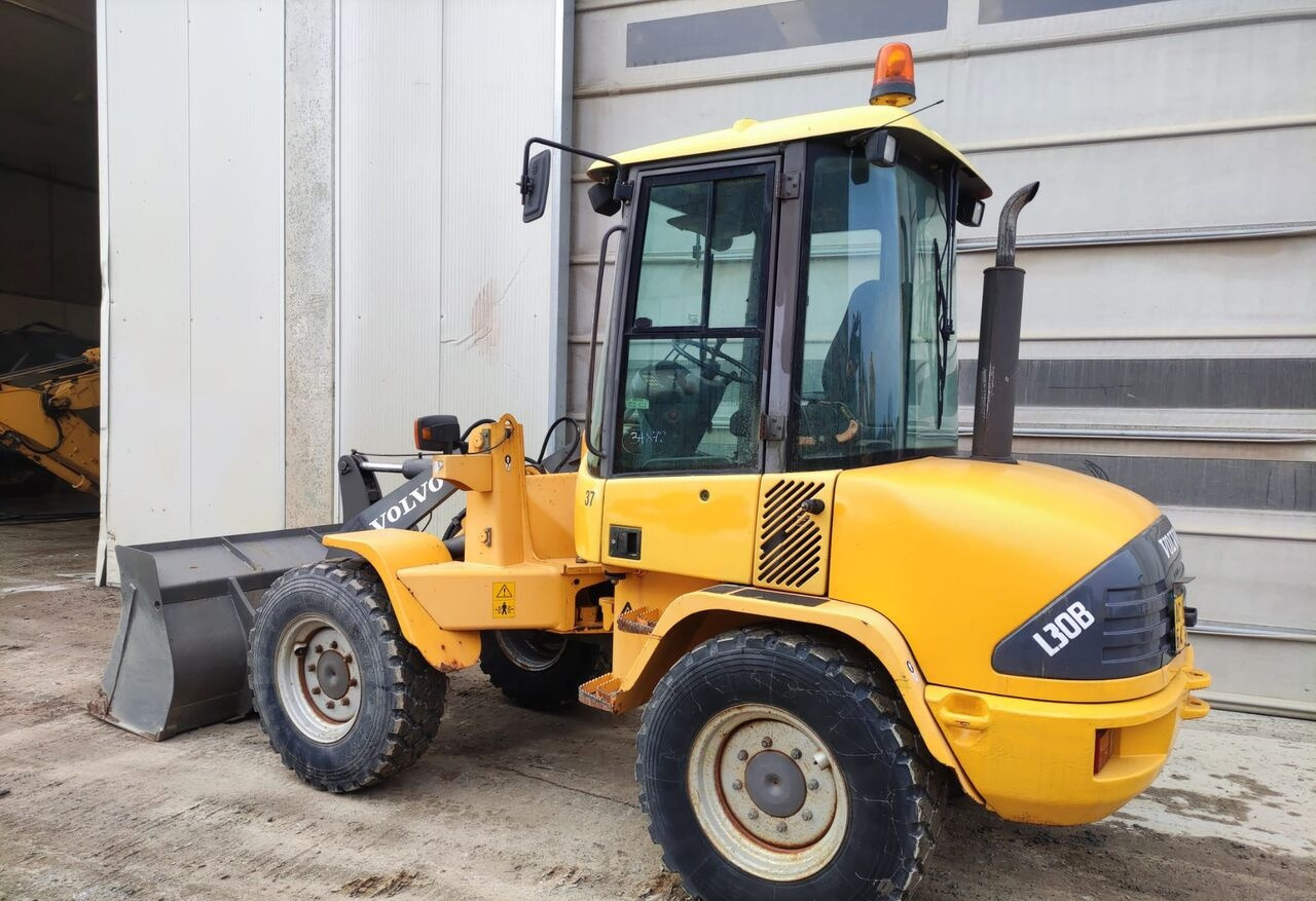 Volvo L30B - Ratinis krautuvas: foto 1 Volvo L30B - Ratinis krautuvas: foto 1