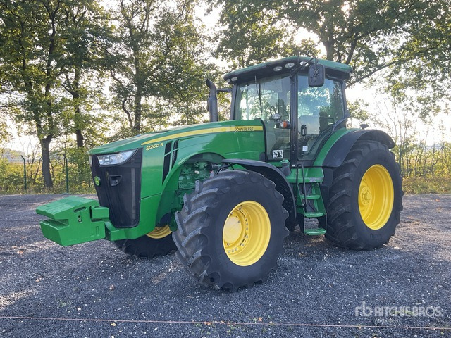John Deere 8260R 4WD Tractor - Traktorius: foto 1 John Deere 8260R 4WD Tractor - Traktorius: foto 1
