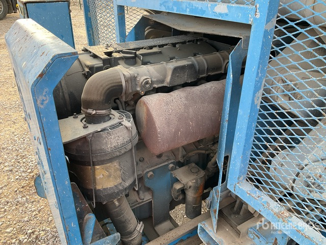 2001 Genie GS4390RT 4x4 Diesel Scissor Lift - Žirklinis keltuvas: foto 4 2001 Genie GS4390RT 4x4 Diesel Scissor Lift - Žirklinis keltuvas: foto 4