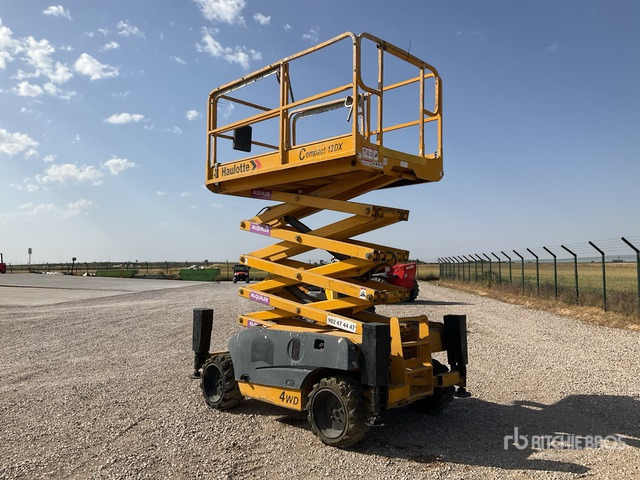 2005 Haulotte Compact12DX 4x4 Diesel Scissor Lift - Žirklinis keltuvas: foto 4 2005 Haulotte Compact12DX 4x4 Diesel Scissor Lift - Žirklinis keltuvas: foto 4
