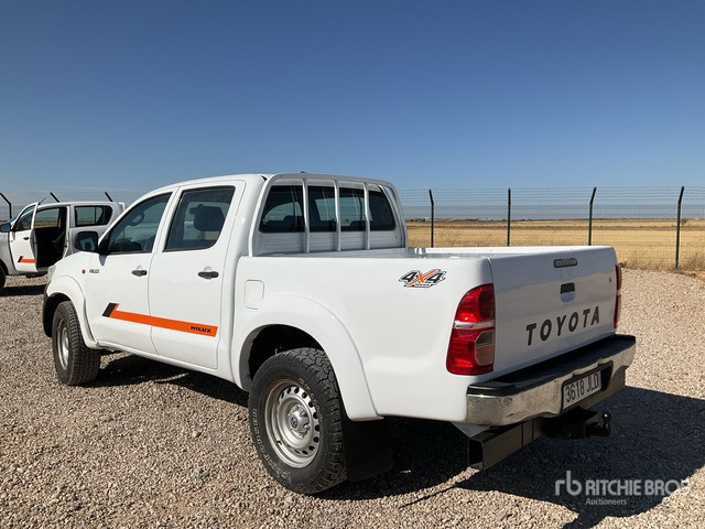 2015 Toyota Hilux 4x4 Crew Cab Pickup - Pikapas: foto 3 2015 Toyota Hilux 4x4 Crew Cab Pickup - Pikapas: foto 3