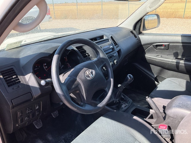 2015 Toyota Hilux 4x4 Crew Cab Pickup - Pikapas: foto 5 2015 Toyota Hilux 4x4 Crew Cab Pickup - Pikapas: foto 5