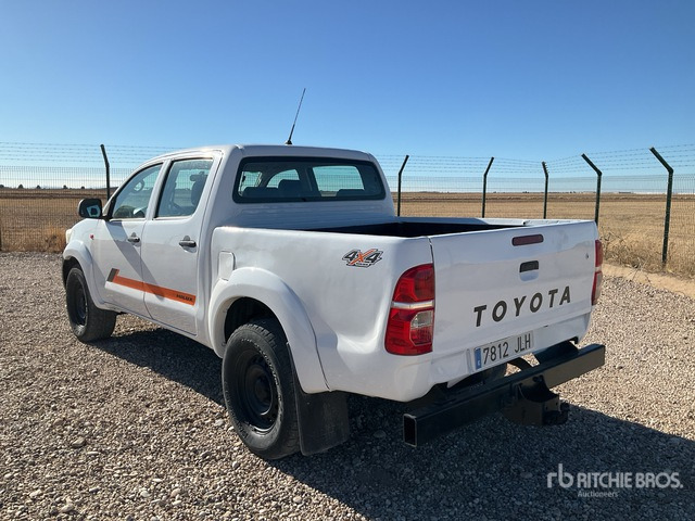 2015 Toyota Hilux 4x4 Crew Cab Pickup - Pikapas: foto 4 2015 Toyota Hilux 4x4 Crew Cab Pickup - Pikapas: foto 4