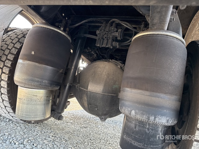 2000 Renault Premium 300 2000 Benelli 10510/3S2 6000 kg ... Flatbed Truck with Crane - Platforminis/ Bortinis sunkvežimis, Sunkvežimis su kranu: foto 5 2000 Renault Premium 300 2000 Benelli 10510/3S2 6000 kg ... Flatbed Truck with Crane - Platforminis/ Bortinis sunkvežimis, Sunkvežimis su kranu: foto 5