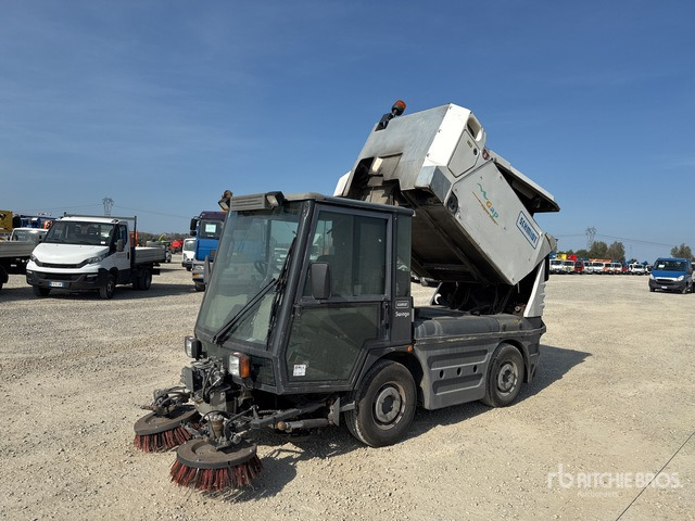 2006 Schmidt Compact 200 Autocarro spazzatrice - Gatvių šlavimo mašina: foto 1 2006 Schmidt Compact 200 Autocarro spazzatrice - Gatvių šlavimo mašina: foto 1