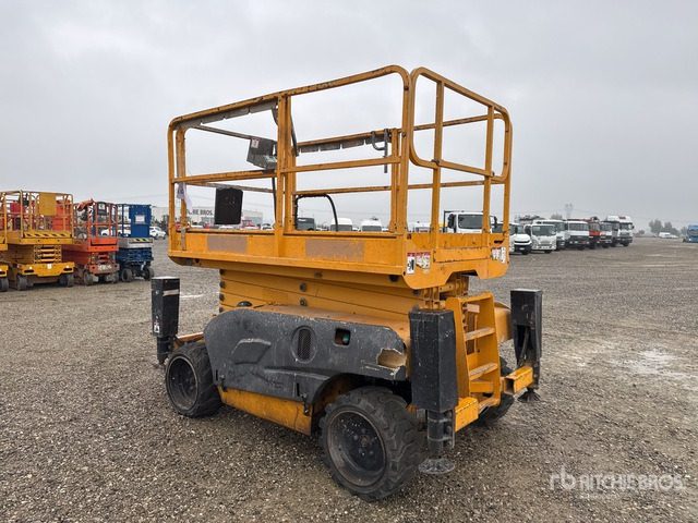 2007 Haulotte Compact12DX Piattaforma aerea verticale - Žirklinis keltuvas: foto 4 2007 Haulotte Compact12DX Piattaforma aerea verticale - Žirklinis keltuvas: foto 4