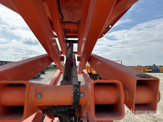 2015 Haulotte Compact12DX Diesel Scissor Lift - Žirklinis keltuvas: foto 5 2015 Haulotte Compact12DX Diesel Scissor Lift - Žirklinis keltuvas: foto 5
