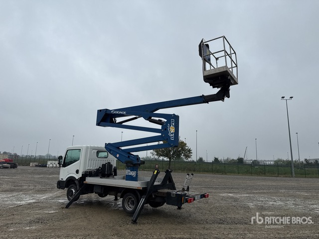 2015 Nissan Cabstar 35.12 2015 Socage DA 320 20 m on Bucket Truck - Autobokštelio: foto 3 2015 Nissan Cabstar 35.12 2015 Socage DA 320 20 m on Bucket Truck - Autobokštelio: foto 3