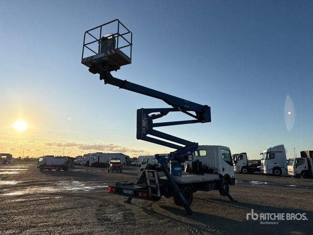 2015 Nissan Cabstar NT400 2015 Socage DA320 20 m on Bucket Truck - Autobokštelio: foto 3 2015 Nissan Cabstar NT400 2015 Socage DA320 20 m on Bucket Truck - Autobokštelio: foto 3