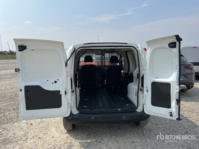 2016 Fiat Fiorino 1.3 MJT SX 16v Van Truck - Mažas furgonas: foto 5 2016 Fiat Fiorino 1.3 MJT SX 16v Van Truck - Mažas furgonas: foto 5