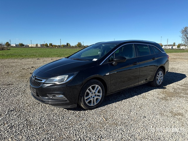 2017 Opel Astra Sport Tourer Automobile - Lengvasis automobilis: foto 1 2017 Opel Astra Sport Tourer Automobile - Lengvasis automobilis: foto 1