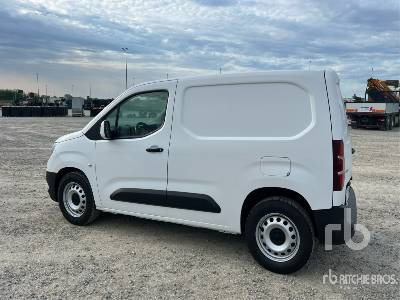 OPEL COMBO 1.6 DIESEL 75CV L1 1000KG MT5 - Furgonas sunkvežimis: foto 2 OPEL COMBO 1.6 DIESEL 75CV L1 1000KG MT5 - Furgonas sunkvežimis: foto 2