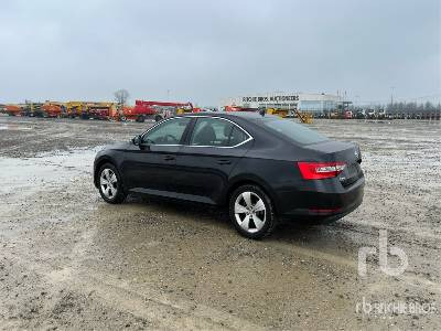 SKODA SUPERB - Lengvasis automobilis: foto 2 SKODA SUPERB - Lengvasis automobilis: foto 2