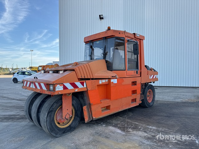 2001 Cat PS-300B 7 Wheel Compacteur Pneumatique ... Pneumatic Roller - Pneumatinis volas: foto 2 2001 Cat PS-300B 7 Wheel Compacteur Pneumatique ... Pneumatic Roller - Pneumatinis volas: foto 2