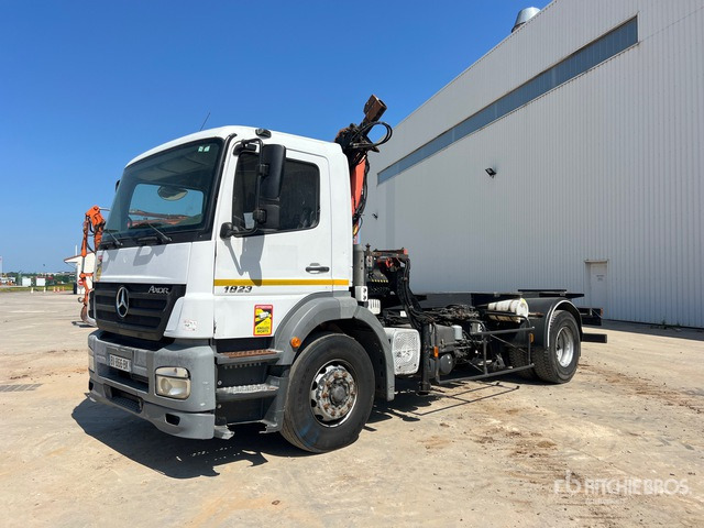 2006 Mercedes-Benz Axor 1823 4x2 Chassis Cabine Avec Grue 4x2 Cab and Chassis - Važiuoklės sunkvežimis, Sunkvežimis su kranu: foto 1 2006 Mercedes-Benz Axor 1823 4x2 Chassis Cabine Avec Grue 4x2 Cab and Chassis - Važiuoklės sunkvežimis, Sunkvežimis su kranu: foto 1