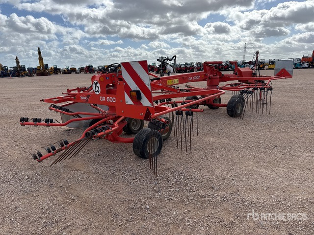 2012 Kuhn GA 6002 6 m Semi-Mount 2 Rotor Andaineur Hay Rake - Šieno grėblys/ Vartytuvas: foto 4 2012 Kuhn GA 6002 6 m Semi-Mount 2 Rotor Andaineur Hay Rake - Šieno grėblys/ Vartytuvas: foto 4