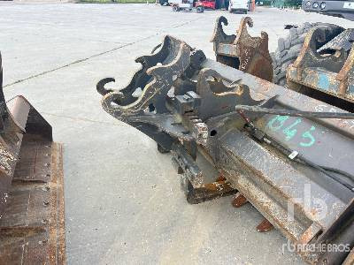 Ratinis ekskavatorius MECALAC 12MTX Pelle Sur Pneus: foto 26