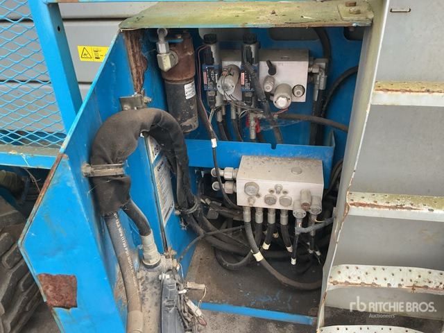 2007 Genie GS4390 4x4 Diesel Scissor Lift - Žirklinis keltuvas: foto 5 2007 Genie GS4390 4x4 Diesel Scissor Lift - Žirklinis keltuvas: foto 5