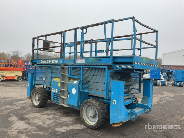 2007 Genie GS4390 4x4 Diesel Scissor Lift - Žirklinis keltuvas: foto 3 2007 Genie GS4390 4x4 Diesel Scissor Lift - Žirklinis keltuvas: foto 3