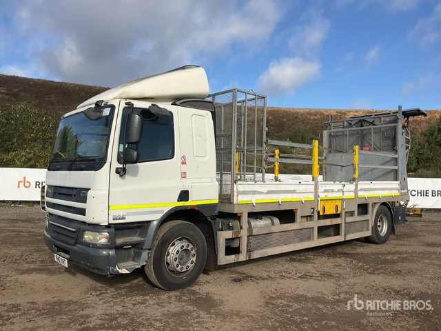 2012 DAF CF65.220 4x2 Sleeper Motorway Cushion Ve ... :Misc. Traffic Control Truck - Platforminis/ Bortinis sunkvežimis: foto 2 2012 DAF CF65.220 4x2 Sleeper Motorway Cushion Ve ... :Misc. Traffic Control Truck - Platforminis/ Bortinis sunkvežimis: foto 2