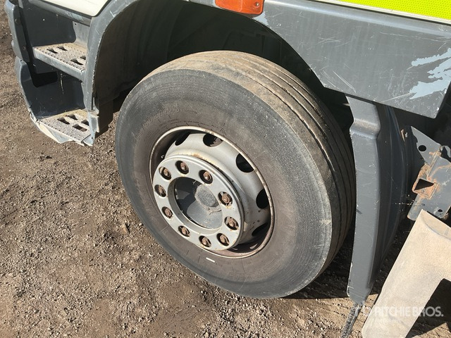 2012 DAF CF65.220 4x2 Sleeper Motorway Cushion Ve ... :Misc. Traffic Control Truck - Platforminis/ Bortinis sunkvežimis: foto 5 2012 DAF CF65.220 4x2 Sleeper Motorway Cushion Ve ... :Misc. Traffic Control Truck - Platforminis/ Bortinis sunkvežimis: foto 5